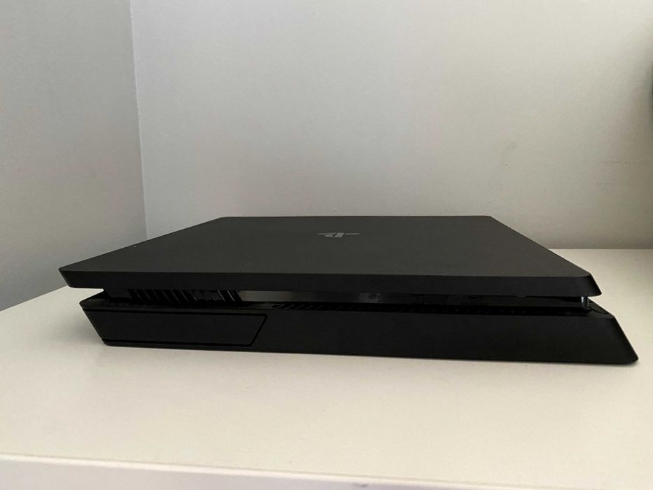 PS4 Slim + jogos