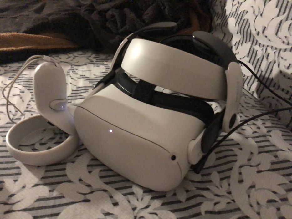 Продам вр очки oculus quest 2 VR