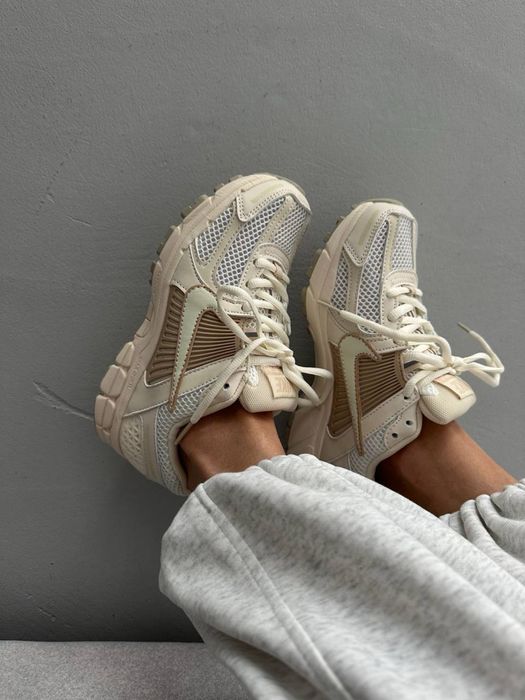 Ідеальні Жіночі спортивні кросівки NIKE ZOOM VOMERO 5 BEIGE ICE CREAM