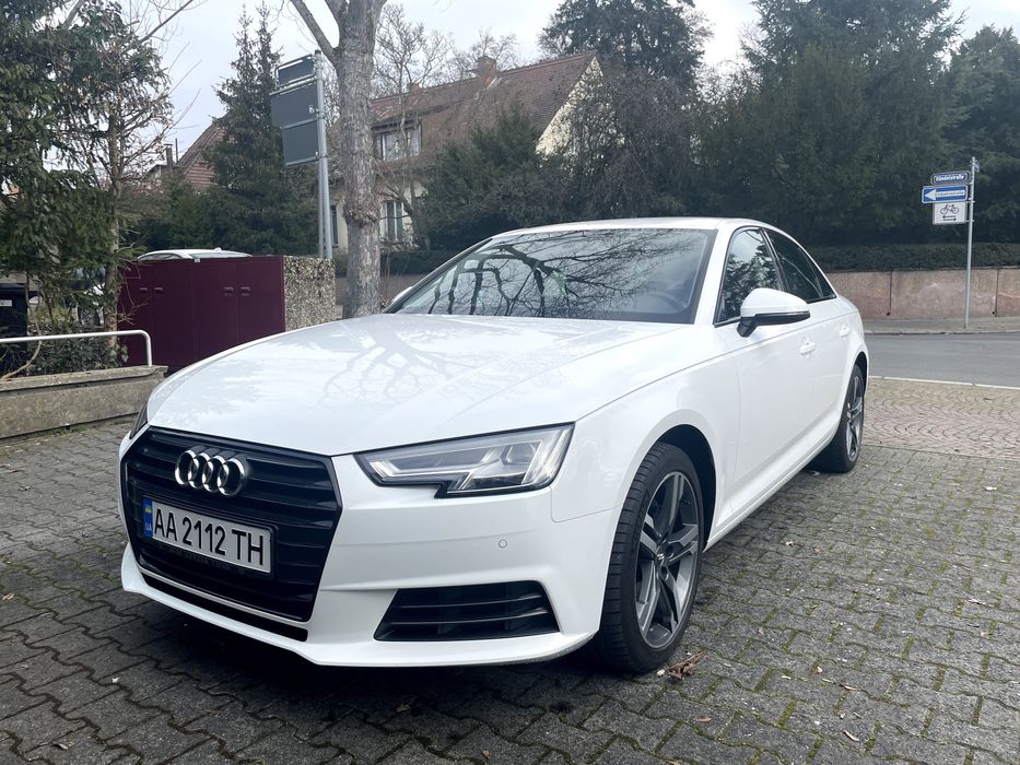 Продаю Audi A4 перша єдина власниця 69900км без дтп