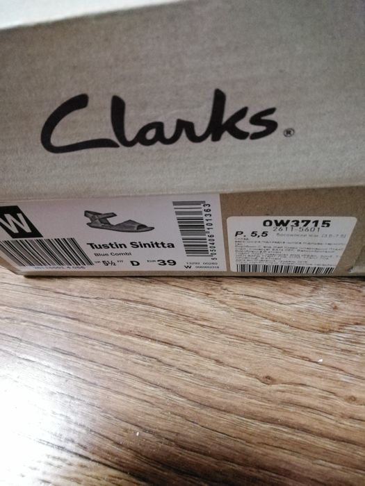 Продам летние босоножки 39 размер Clarks
