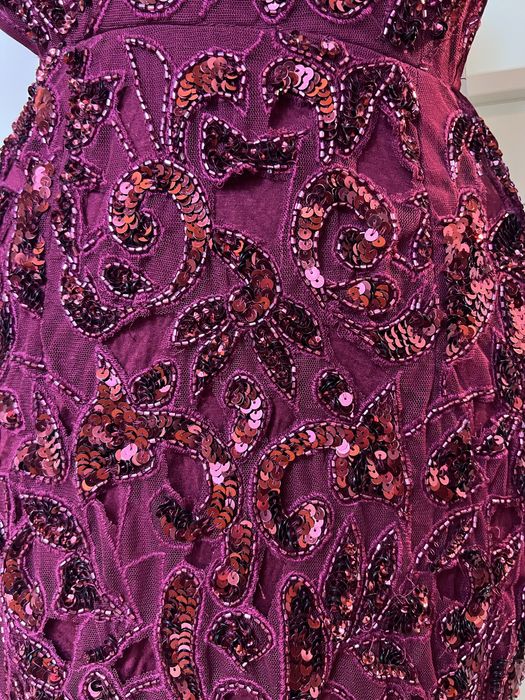 Bordowa bogato zdobiona sukienka Asos Edition cekiny sylwester S