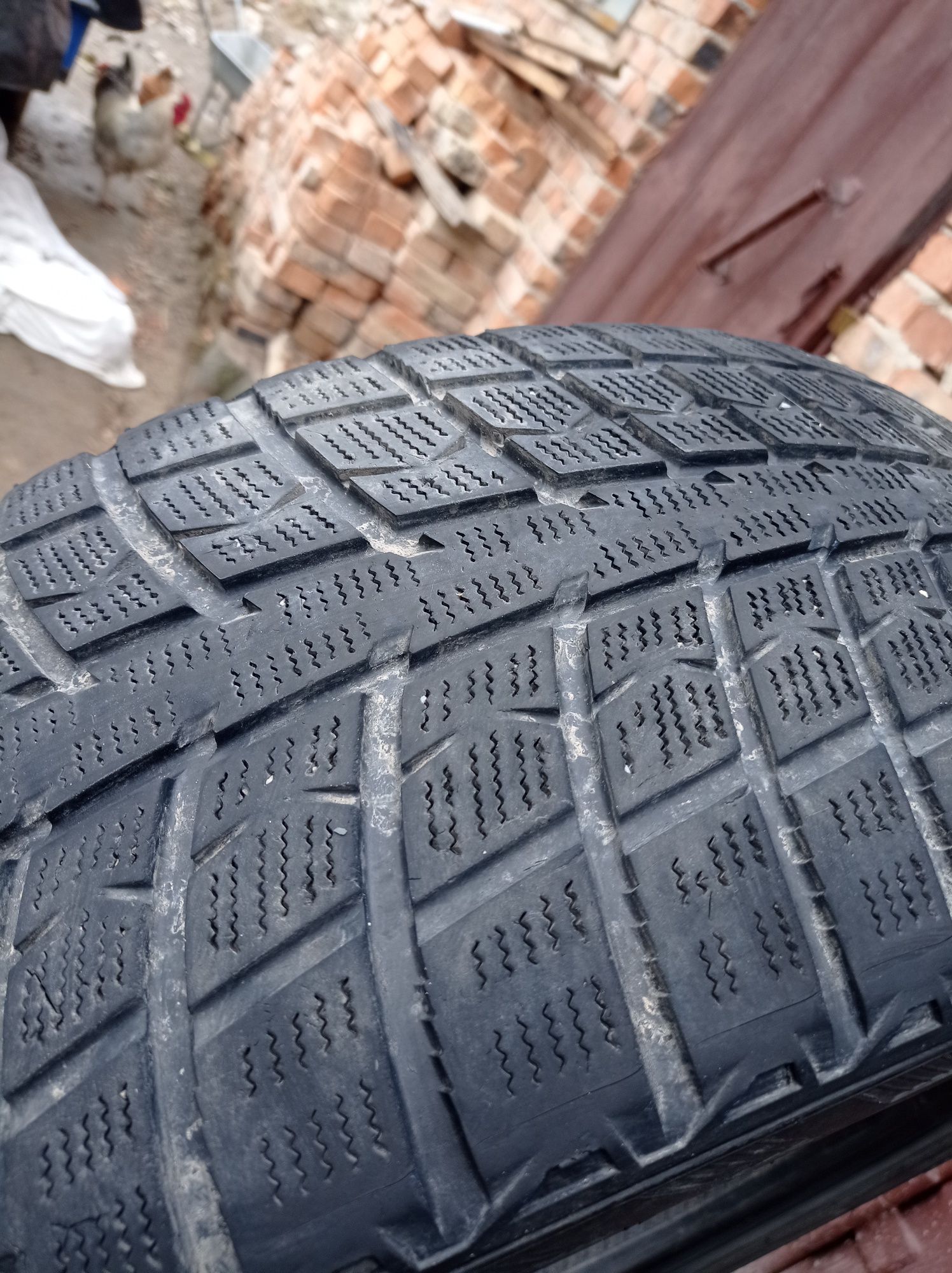 Продам резину 245/45 r18: 800 грн. - Автошини Адамівка на Olx