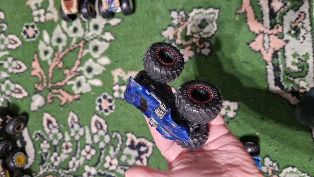 Монстер траки hot wheels машинки