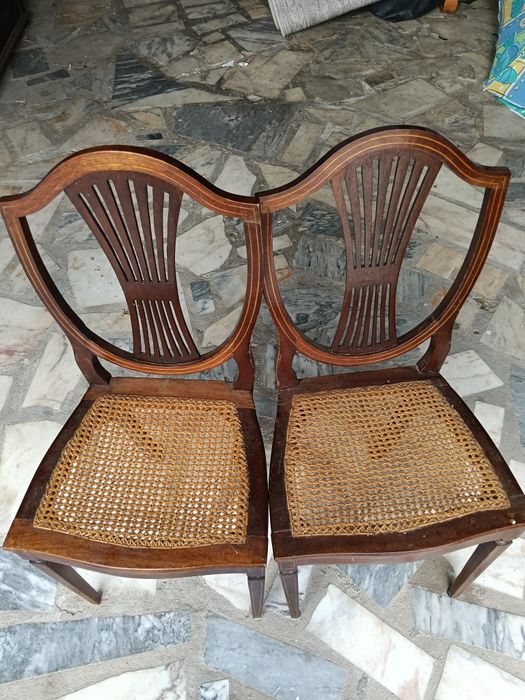 Cadeiras empalhadas