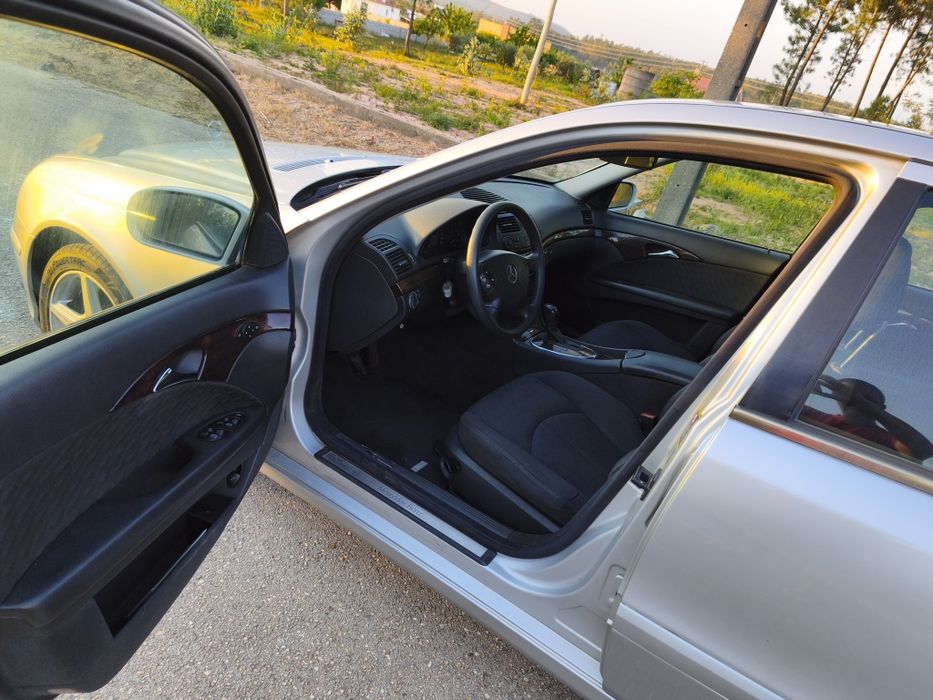 Mercedes-Benz Classe E 270 CDI Executive II Aut. (2005) – Potência, Conforto e Fiabilidade