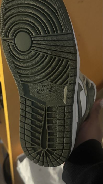 Nike Air Jordan 1 Low – Verde e Bege (nunca usado)