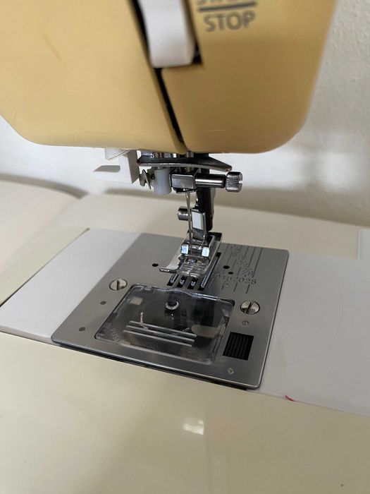 Máquina de Costura Model ACE- 7001