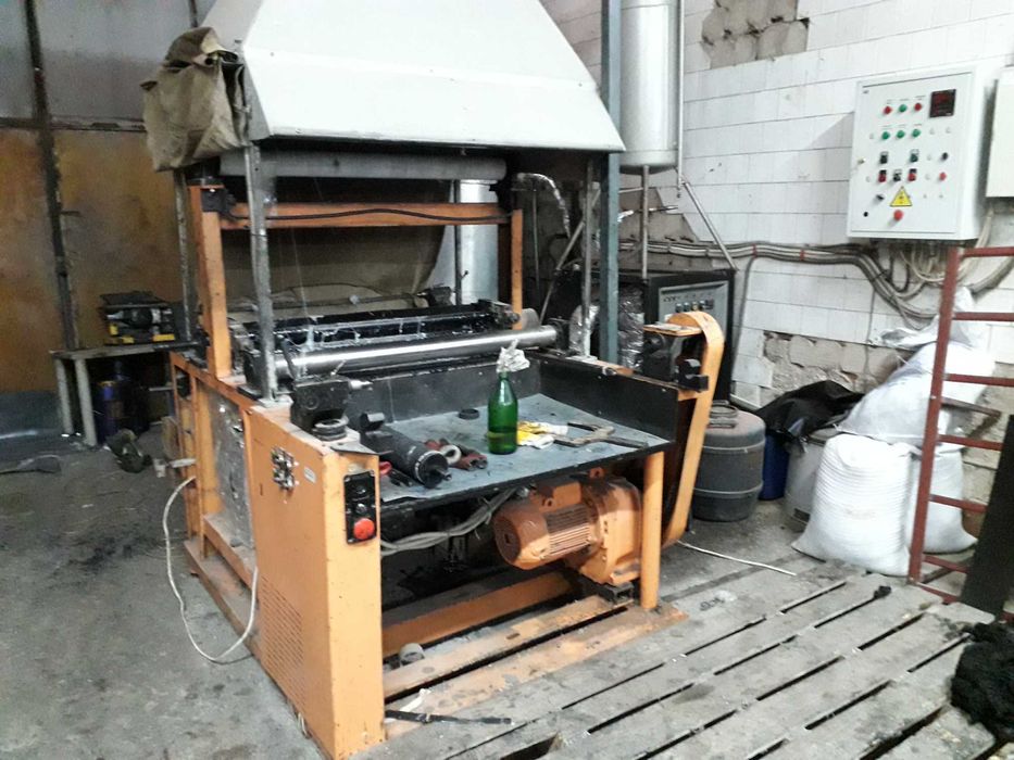 Установка для производства смоляной ленты (пропитка ткани битумом)