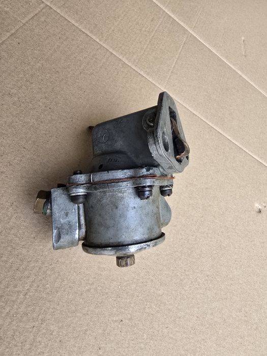 Bomba gasolina de carro antigo.