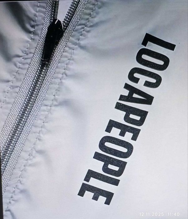 Курточка легка вітрозахисна