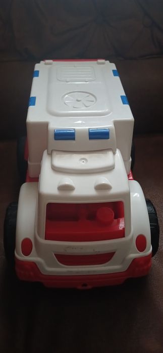 Велика машинка швидка допомога