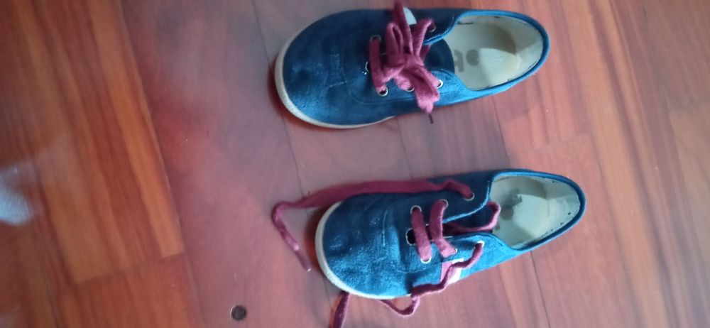 Sapatos camurça OTS tamanho 26