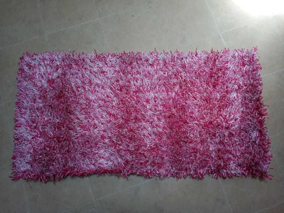 Tapete rosa e branco