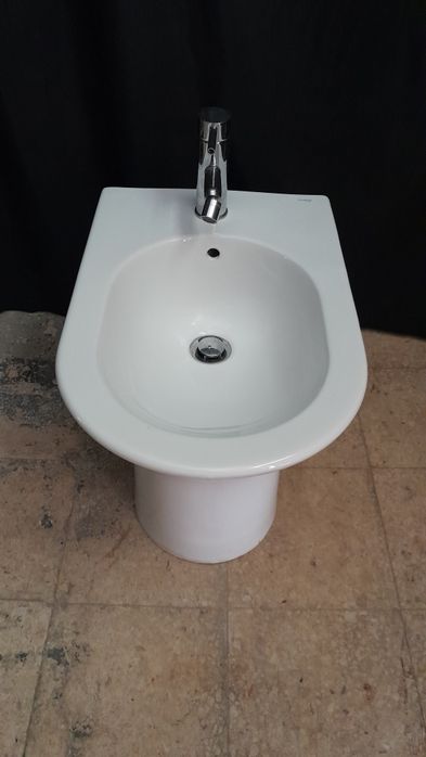 Bidé com torneira