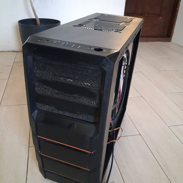 Корпус системного блоку. Xigmatek + один вентилятор  в корпусі