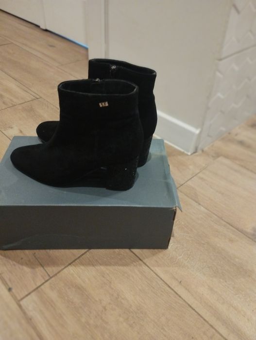 Botki   zamszowe 37,5 marki Sollo Femme