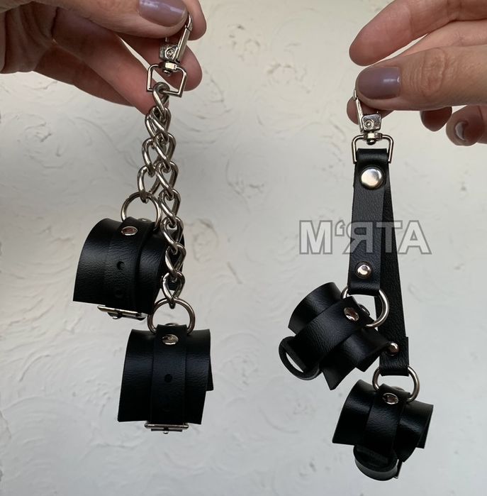 Брелок маска зая киця браслет