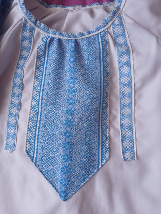 Вишиванка на дівчину