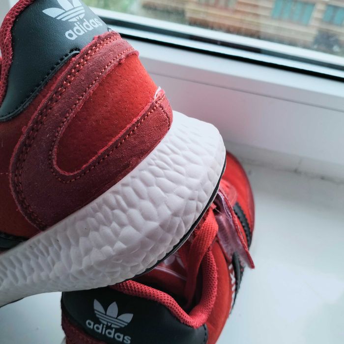 Продам кросівки  стан відмінний р. 35