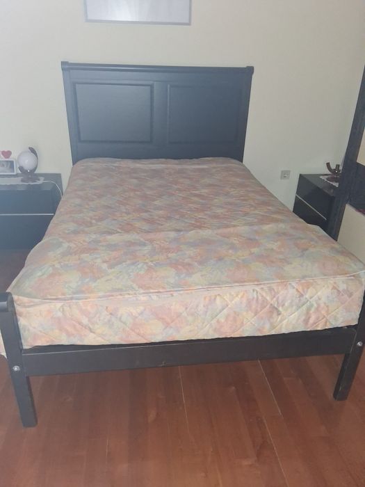 Cama preta de casal