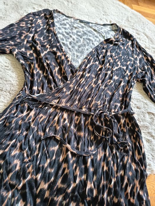 Sukienka w Panterkę . 100%Wiskoza. Roz 44