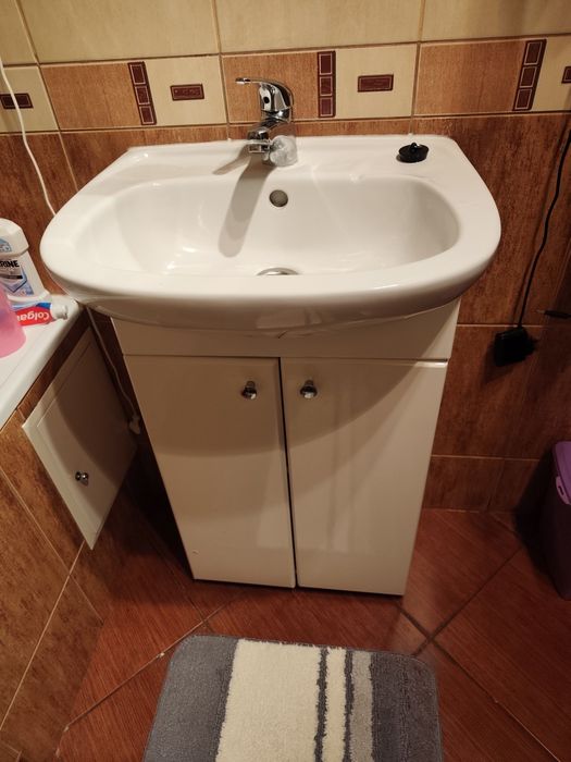 Szafka z umywalką do łazienki