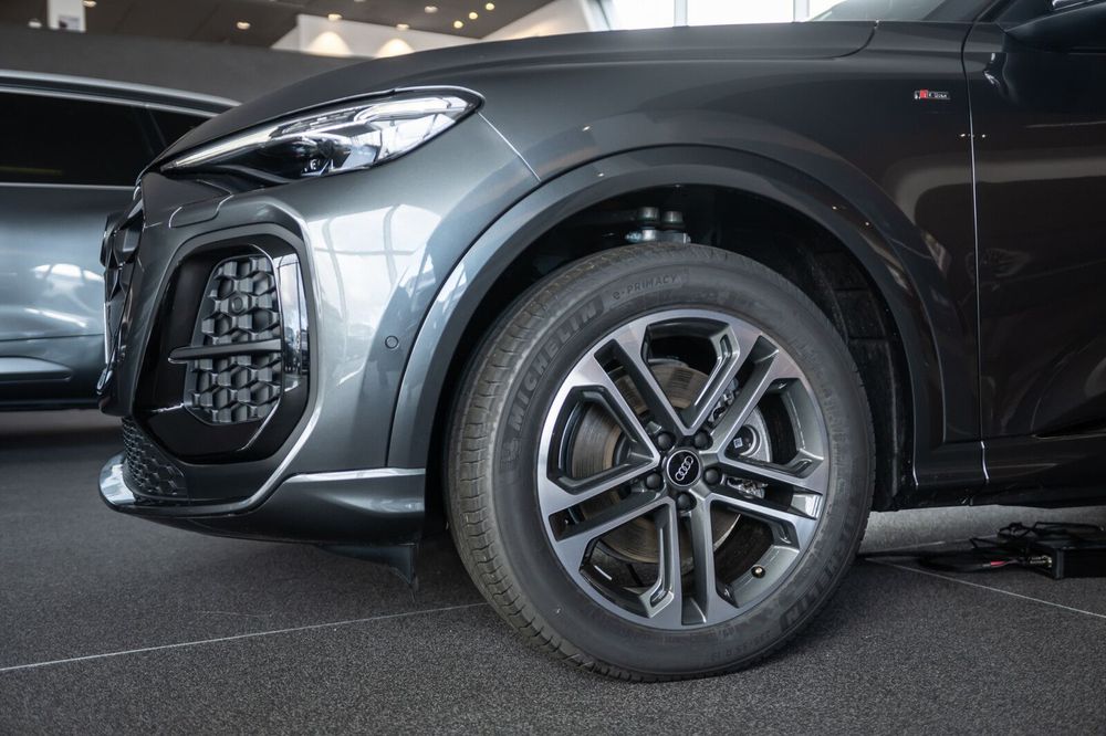 Audi Q5 4x4 / kamera 360/ tempomat/ Matrix LED/ 19"