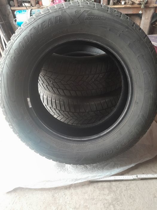Продам резину Goodyear r16 215/65