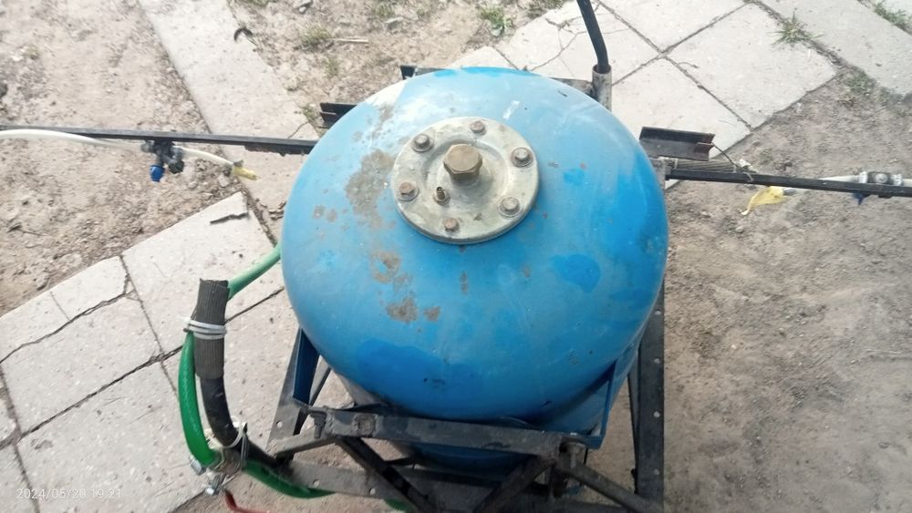 Продам обприскувач 90л.