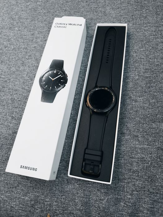 Smartwatch Samsung Watch 4 claasic.