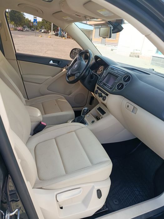 Volkswagen Tiguan 2016 VIN WVGRV7AX5HK015909 фото оголошення 7 з 9