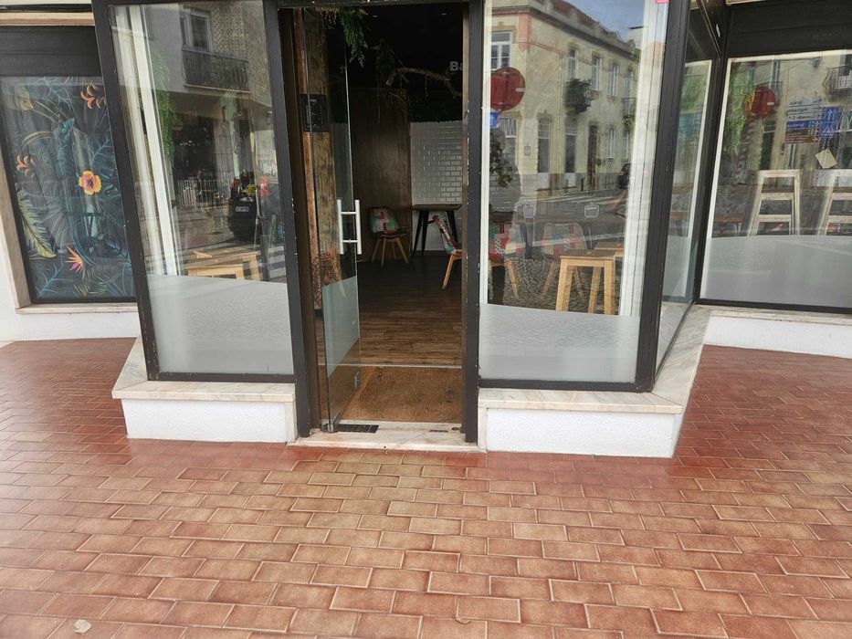 Trespasse de barbearia/bar em santo amaro de oeiras