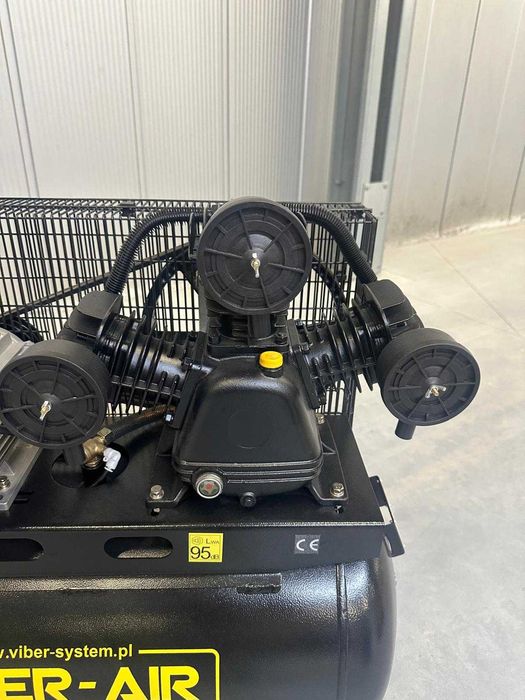 Kompresor trzy tłokowy 100L 230V  10bar 452l/min Powystawowy