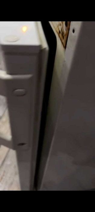 Продам НЕДОРОГО работающий  2-х камерный холодильник