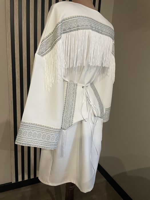 Сукня-кімоно з вишивкою