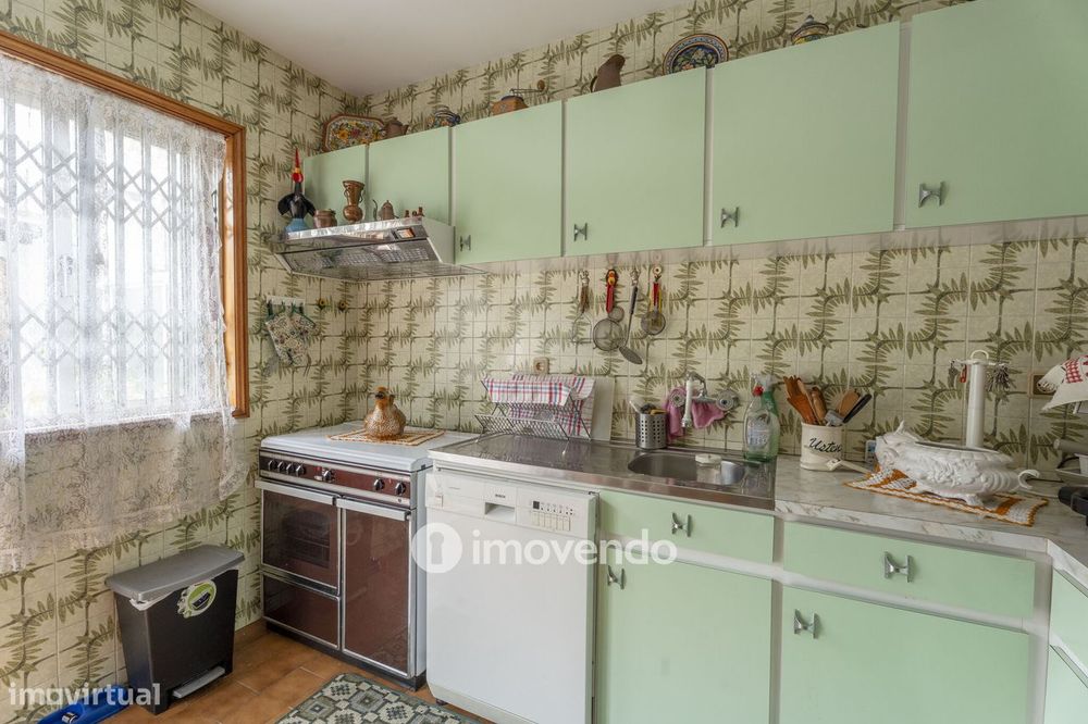 Moradia T4 com garagem, em Vila Nova da Telha, na Maia