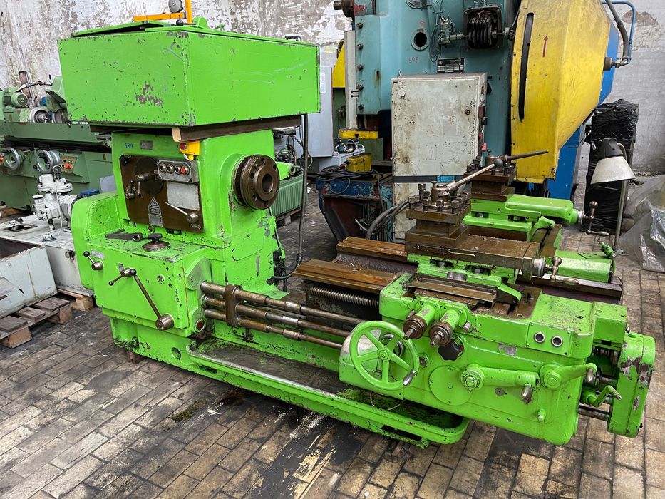 Tokarka uniwersalna  tarczowa TR 70C PORĘBA