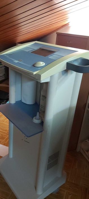 Máquina para tratamento médico-estético