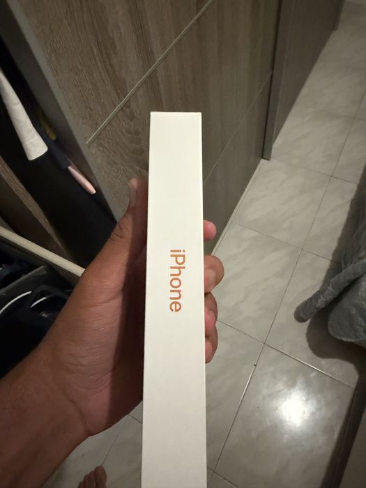 Vendo iphone 17 pro max 256 gb 1 mes de uso , motivo da vendo preciso de uma capacidade maior Pra gravar videos