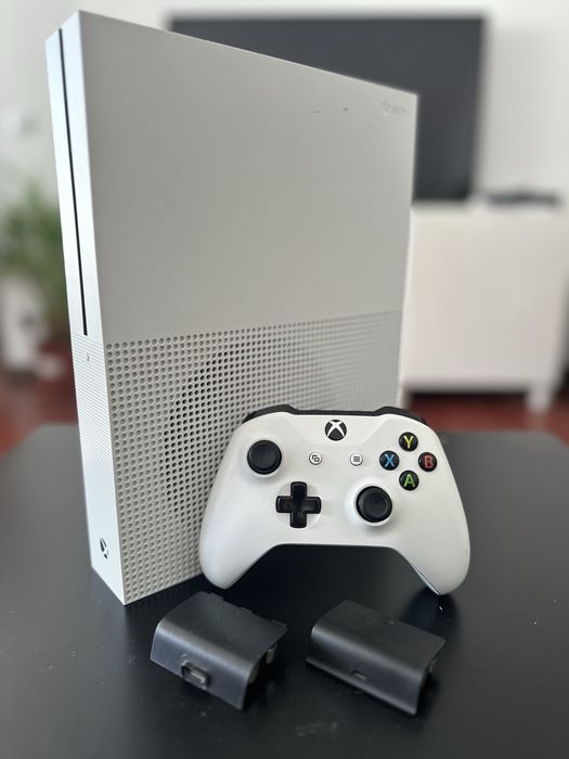 Xbox One S 1TB | Excelente Estado | Comando + 2 Baterias Extra