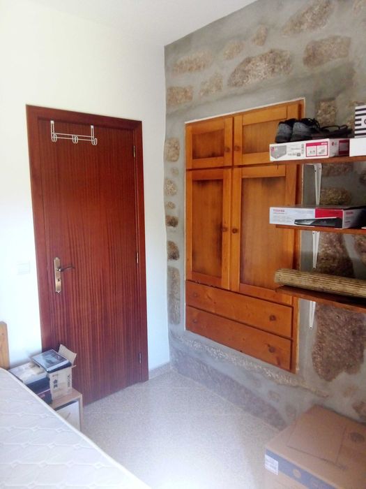 Moradia T2 restaurada em ambiente rural