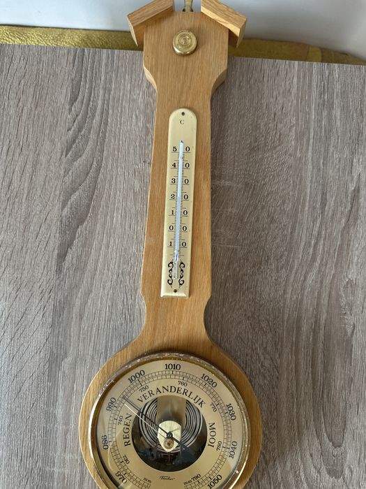 Винтажный барометр