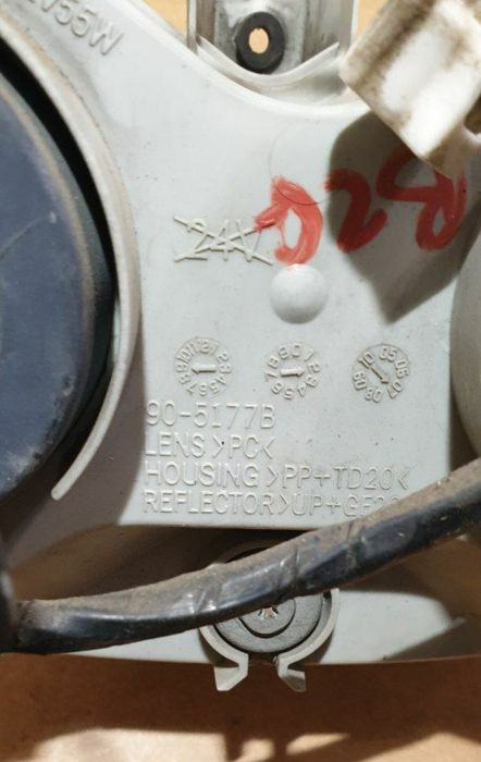 Фара передня Suzuki Burgman 200