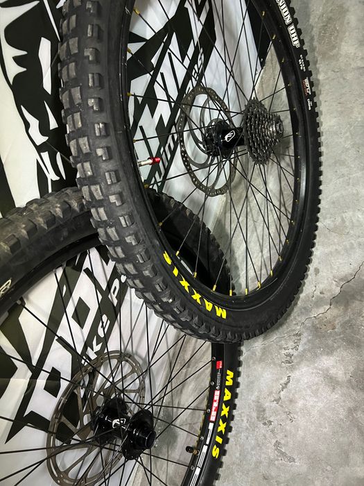 Rodas Downhill 27.5 completas