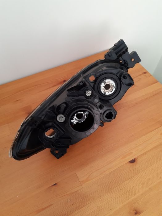 Faróis Ópticas Mazda 3 sedan 2008