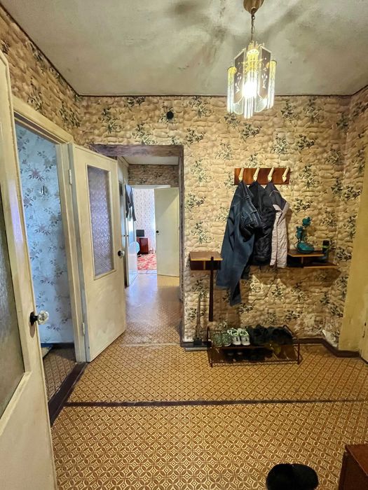 Продам 3 к. квартиру,р-н " 7-вітрів",вул.Клубна,99