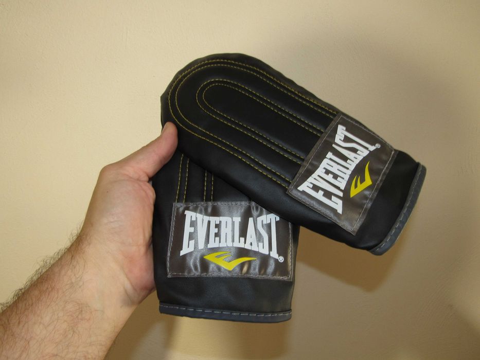 Бинты Decathlon, перчатки Everlast (некомплект)