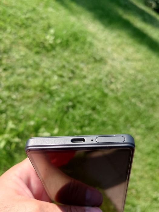 Компактный флагман Sony Xperia 5 v mark5 8/128гб
