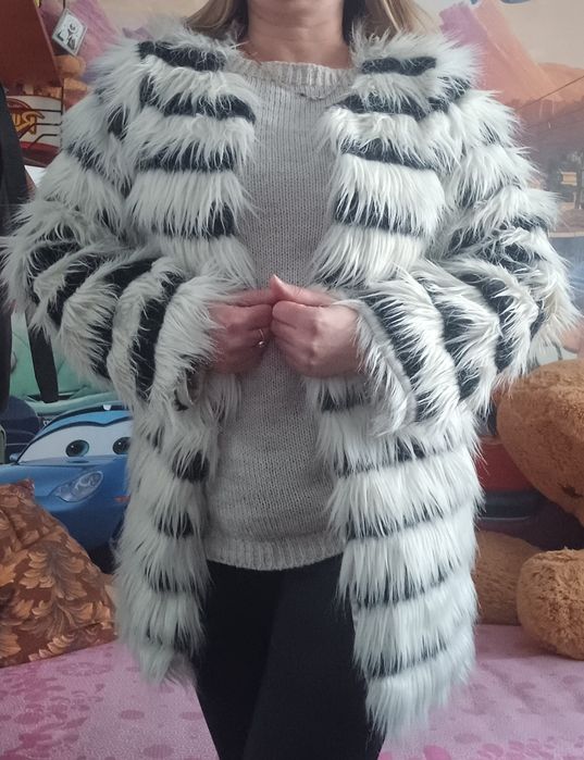 Класна цікава  шубка